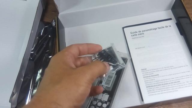 Распаковка материнки Gigabyte Z370 Hd3