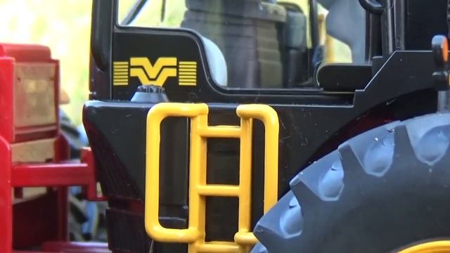 Трактор VERSATILE 610 ,модель из метала 1_32. смотреть онлайн