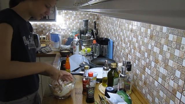 Сочные куриные крылышки на сковороде. Готовим обед смотреть онлайн