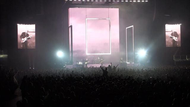 // THE 1975 - ALWAYS WANNA DIE (SOMETIMES) 02 ARENA 18.1.19 смотреть онлайн