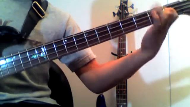 Muse Supermassive blackhole Bass cover смотреть онлайн