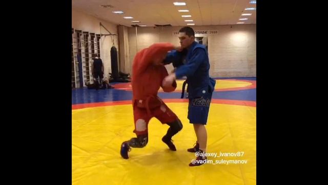 Самбо. Обратная мельница с колен . смотреть онлайн