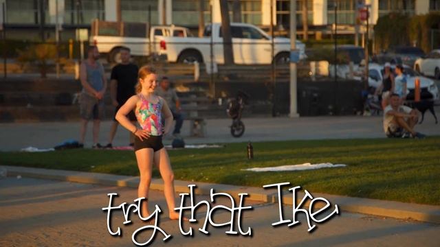 BODYBUILDER vs MY DAUGHTER - Adorable Fitness and Gymnastics Challenge смотреть онлайн