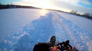 Гонки на картинге по льду замёрзшего озера.