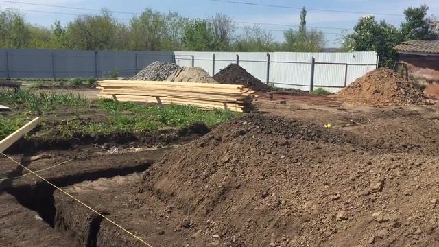 Копка ленточного фундамента под одноэтажный дом 124 кв. м. Часть 3 Ribbon foundation. Part 3 смотреть онлайн