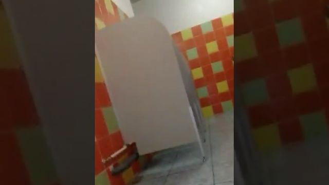 Эпик в школьном туалете N1 смотреть онлайн