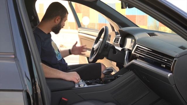 VW Touareg R Line | Is It Worth 290,000 AED? смотреть онлайн