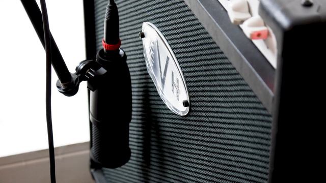 AKG P120 Professional Studio Condenser Microphone смотреть онлайн