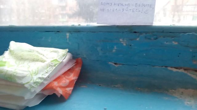 ЭКСПЕРИМЕНТ с Прокладками! В школе! ? Всё раскидали?!? смотреть онлайн