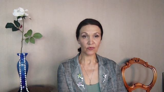 Цветок розы в украшениях. смотреть онлайн