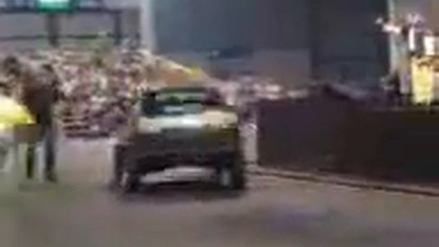 Заставили машину танцевать под лезгинскую песню смотреть онлайн
