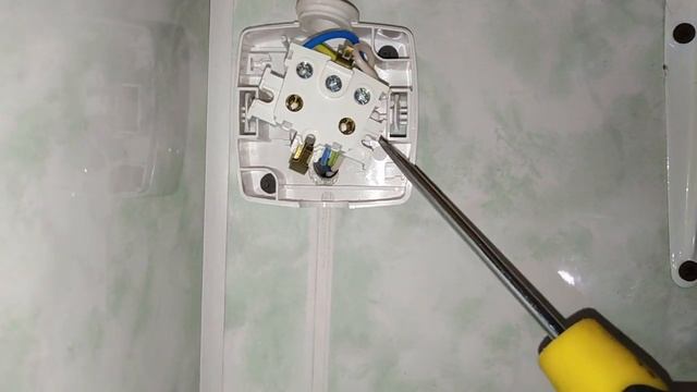 Установка розеток и кабелей своими руками