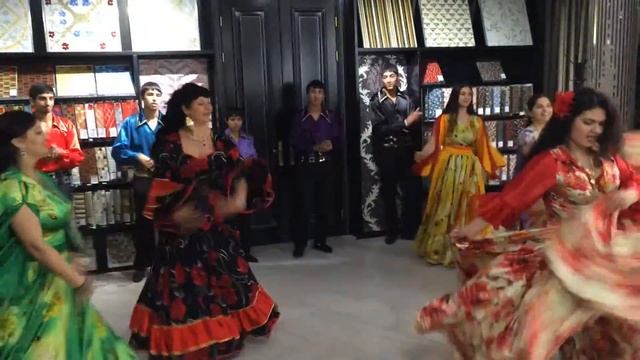 Поздравление с Новым годом !!! Танцует Роза Закирова !!! смотреть онлайн