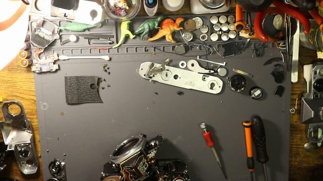 This is how I take apart a Pentax ME Super смотреть онлайн