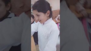 девочки издеваются  над новенькой чем всё кончилось?😱😱😱😨😨😨