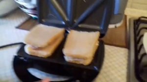 Бутерброд в вафельнице ????