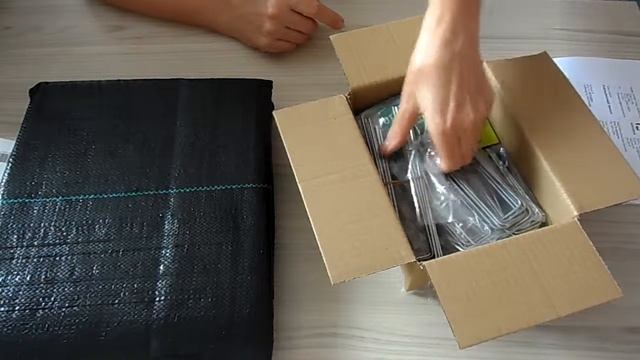 Распаковка посылки для дачи. Укрывной материал для хорошего урожая. смотреть онлайн