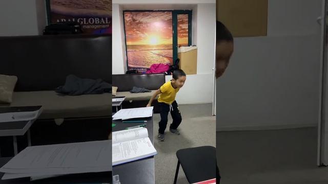 Манчик танцует такос ремикс смотреть онлайн