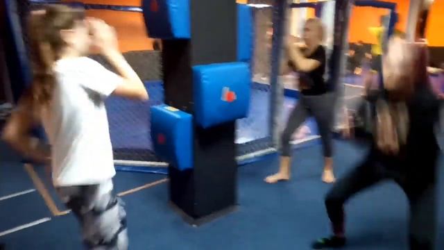 Круговая тренировка. Кикбоксинг и Смешанные единоборства ММА. смотреть онлайн