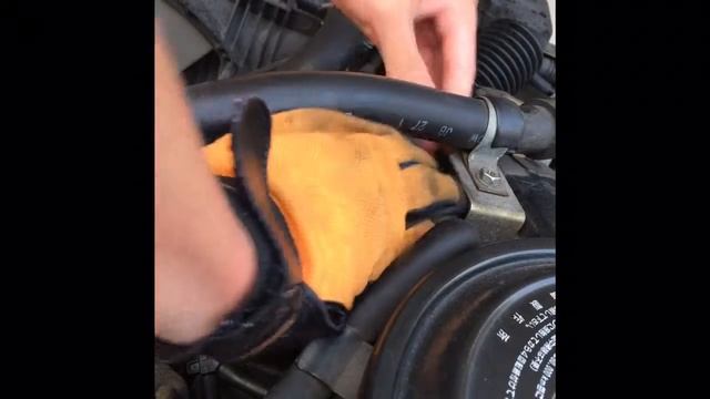 PAO新旧オイルキャップ比較