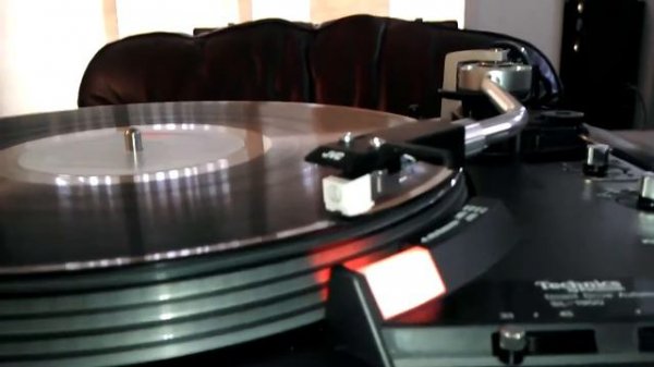 Technics SL-1900 direct drive turntable