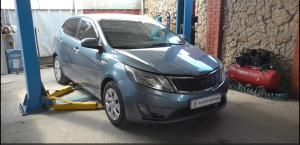 Замена подшипника передней левой ступицы и пыльника привода на Kia Rio 1,4 Киа Рио 2013 года 1часть