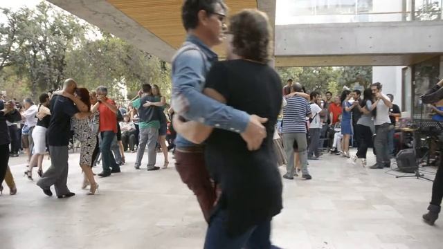 zorro gris - Quinteto La Resistencia - Milonga Callejera смотреть онлайн