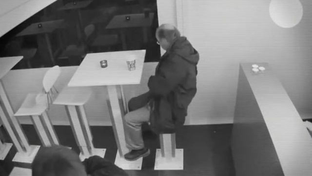 Человек маленького роста в кафе Kauko mp4 смотреть онлайн