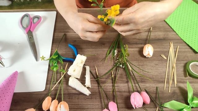 Букет "Комплимент" .Сборка букета.Тюльпаны из мыльной основы. смотреть онлайн