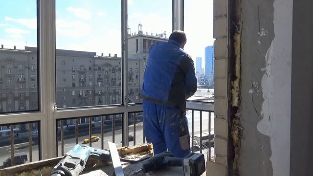 Остекляем непростой балкон конструкцией из алюминия. смотреть онлайн