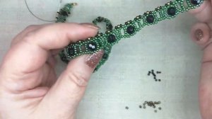 Ажурное колье из бисера и бусин