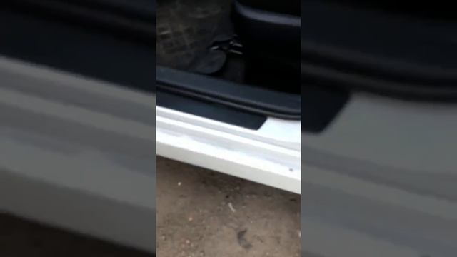 Как открыть дверь в Prius 30 если не открывается ни изнутри ни снаружи (если проблема с тросом)