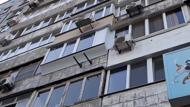 Наружный вид лоджии с выносом по подоконнику, перила ж/б плита смотреть онлайн