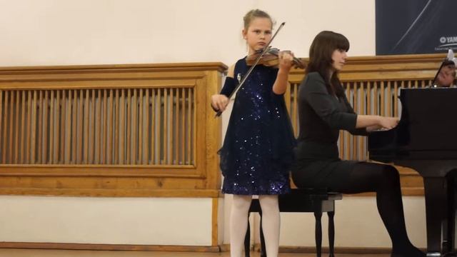Katya Legach 10yo R.Glier In the Fields(У ручья) смотреть онлайн