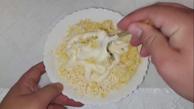 Наш семейный рецепт салата МИМОЗА с ЛОСОСЕМ. Готовим на каждый праздник) смотреть онлайн