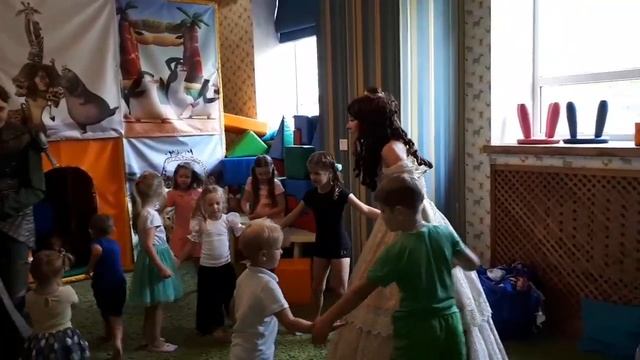 супер жінка Яна Осіпова запросила на тусовку - майстер клас по готуванні піцци.