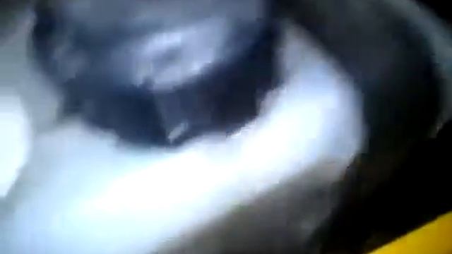 Вот что творится внутри когда мы сняли головку блока цилиндра(нагара не избежать)ВАЗ 2015.2114.2111 смотреть онлайн