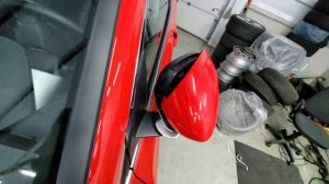 Как снять пластиковую накладку, корпус бокового зеркала заднего вида в Geely Coolray. Снять зеркало