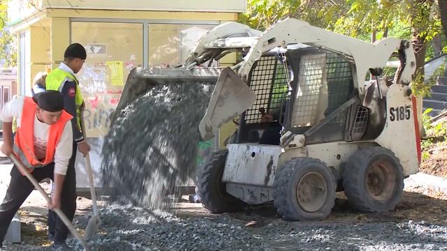 Во Владивостоке ремонтируют тротуары смотреть онлайн