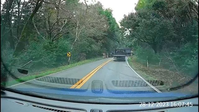 Cybertruck accident on CA35 (Skyline Boulevard) смотреть онлайн