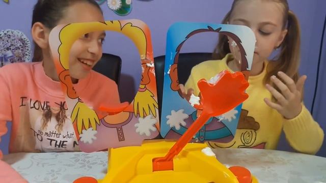 ПИРОГ В ЛИЦО!!!! ЧЕЛЛЕНДЖ ALINA против подруги ..... смотреть онлайн