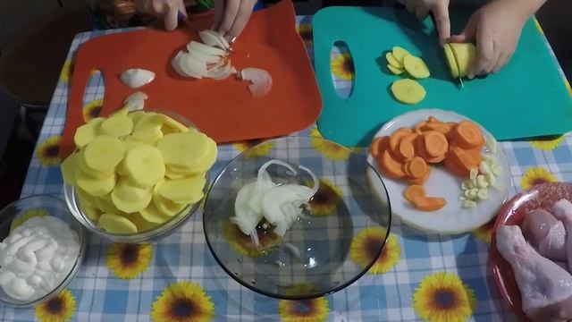 Вкусный Ужин// Мясо с картошкой и майонезом в духовке. смотреть онлайн