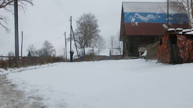 Болельщик сборной России выкрасил крышу в цвета флага смотреть онлайн