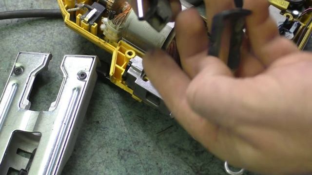 Лобзики DeWalt (часть 2) поломки корпуса и пилкодержателя DW331K DW349 DW341 смотреть онлайн