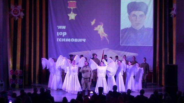 Артём Бибиков и Народный танцевальный коллектив "Красивомечье" - "Журавли" смотреть онлайн