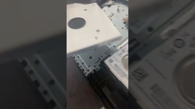 Как в ноутбук запихать SSD НАКОПИТЕЛЬ(диск) #жиза смотреть онлайн