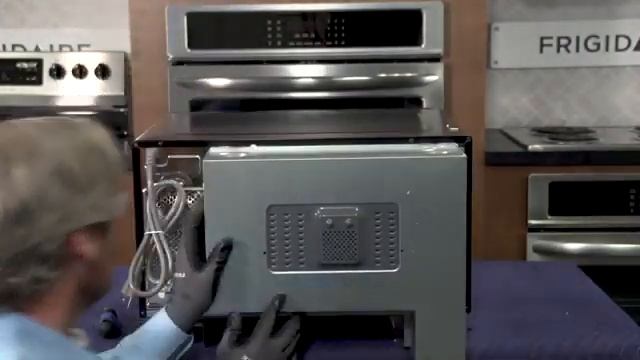 Frigidaire/Electrolux Built In Microwave Installation смотреть онлайн