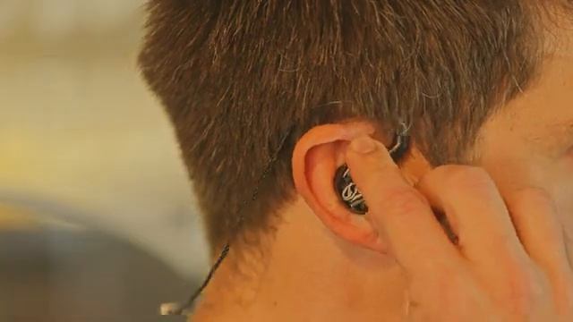 How to Insert and Remove JHAudio IEMs смотреть онлайн