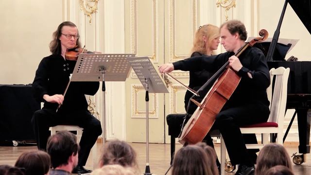 Ф.Шуберт - А.Вильгельми ”AVE MARIA” Д.Шапошникова (ф-но) Д.Петров (скрипка) Д.Хрычёв (виолончель) смотреть онлайн