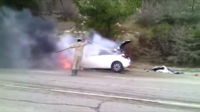 Водитель бетононасоса потушил горящий автомобиль смотреть онлайн
